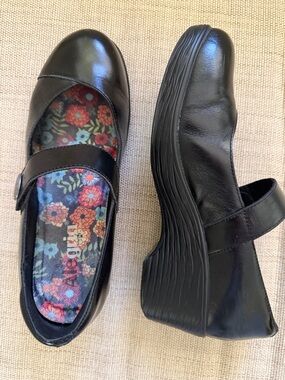 Alegria Sofi leather wedge Mary Jane shoes in black size 38 US 8-8.5